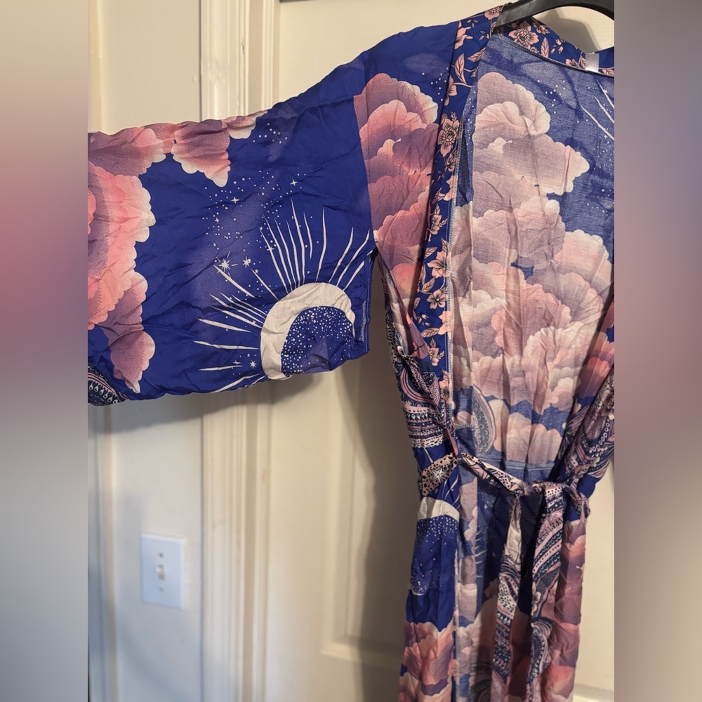 Robe - Picture 2 of 3